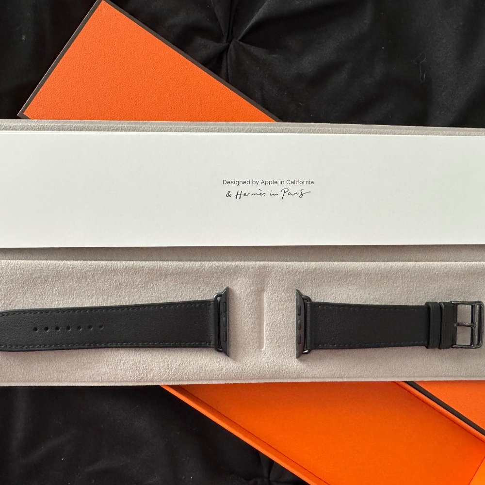 NEW! Hermès Apple Noir Swift Leather Single Tour for Watch Series 5 - 44mm